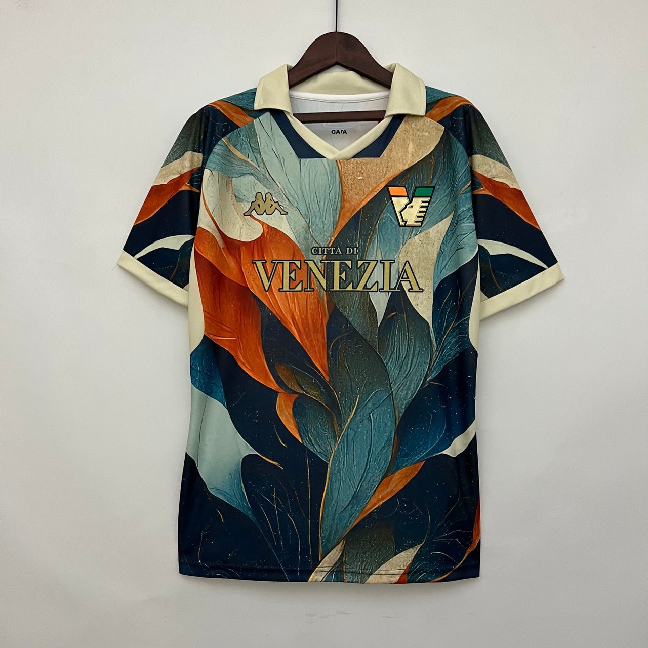 D6A27273-F5CD-4021-BCDA-FB1C04D4DAC2__59866 Venezia retro jersey x 90's Vibes