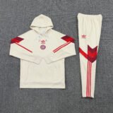 Bayern München off-white Tracksuit originals 1 Bayern München off-white Tracksuit originals