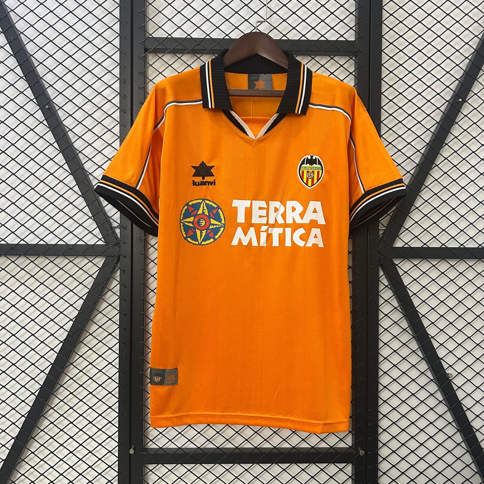 2e91b8f0 Valencia Away retro jersey 1999-2000