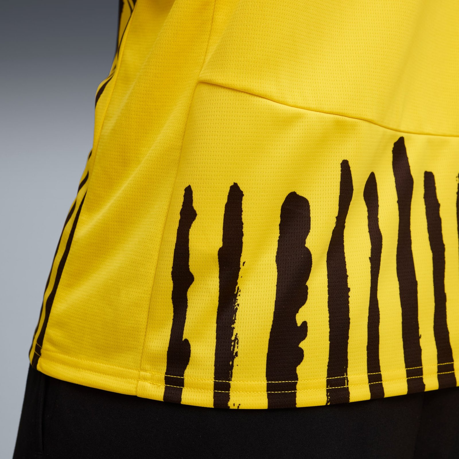KIDSUPER-x-BORUSSIA-DORTMUND-Jersey-Men (2) KIDSUPER x BORUSSIA DORTMUND Jersey Men 2