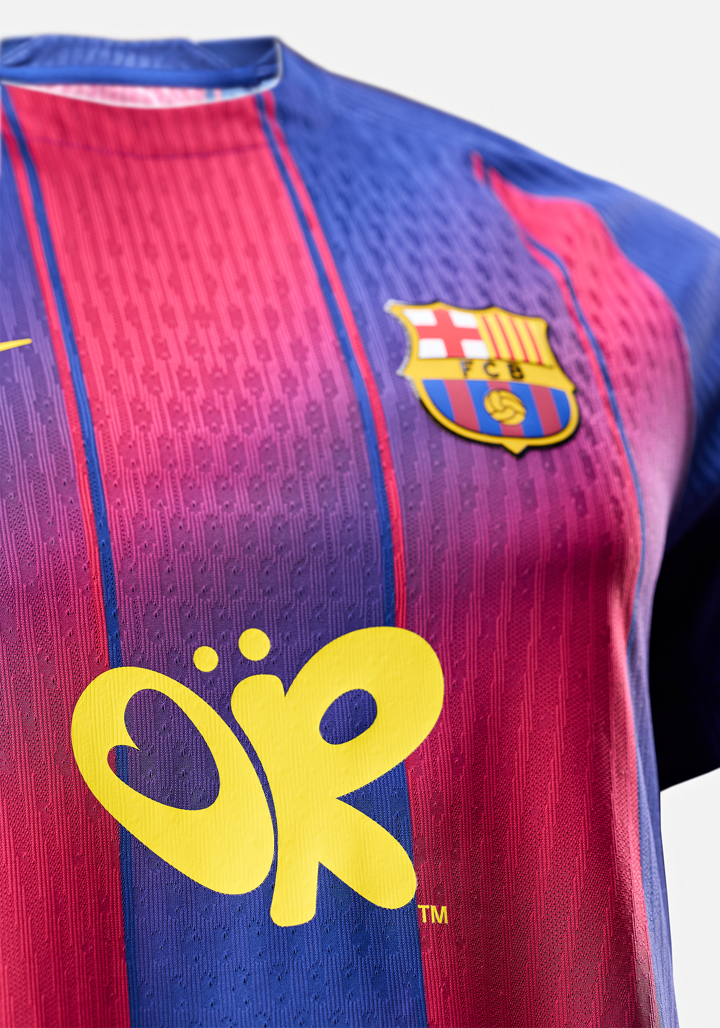 0004s_0006s_0000_fcb-or_samarreta_home_04_gris_f924caad-8eea-4d77-bd56-8aae2852c347 0004s 0006s 0000 fcb or samarreta home 04 gris f924caad 8eea 4d77 bd56 8aae2852c347